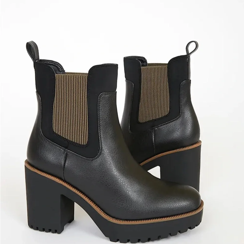 Good Day Black Platform Ankle Boots Chinese Laundry